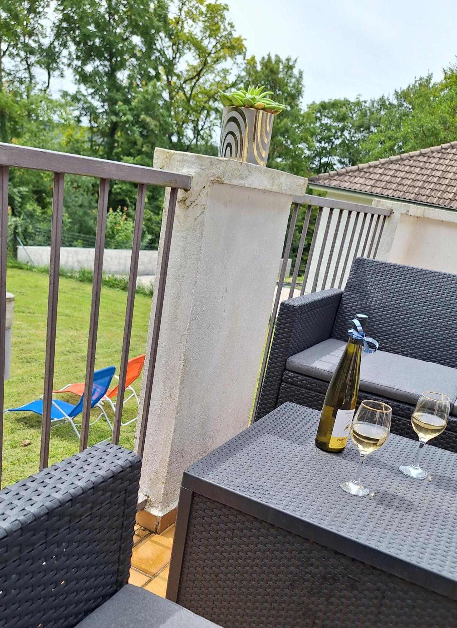 Agreable Maison Avec Jardin A جوينفيل المظهر الخارجي الصورة